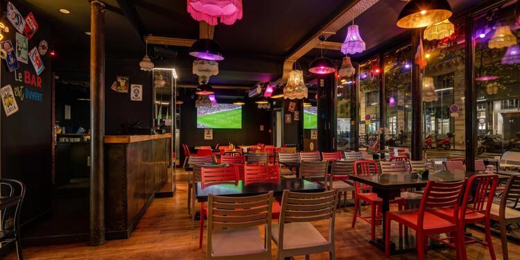 Tara Tata, bar