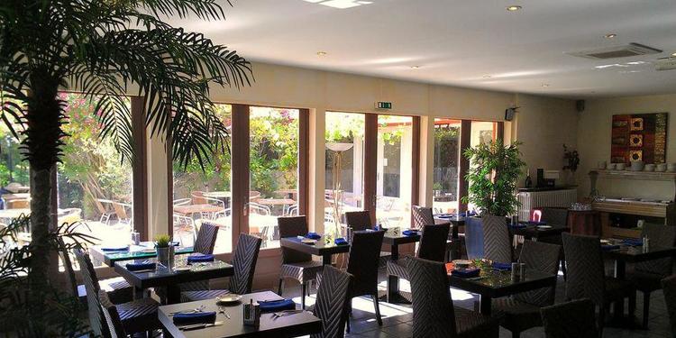 Hostellerie Des Pins (fermé), rental_room, Restaurant