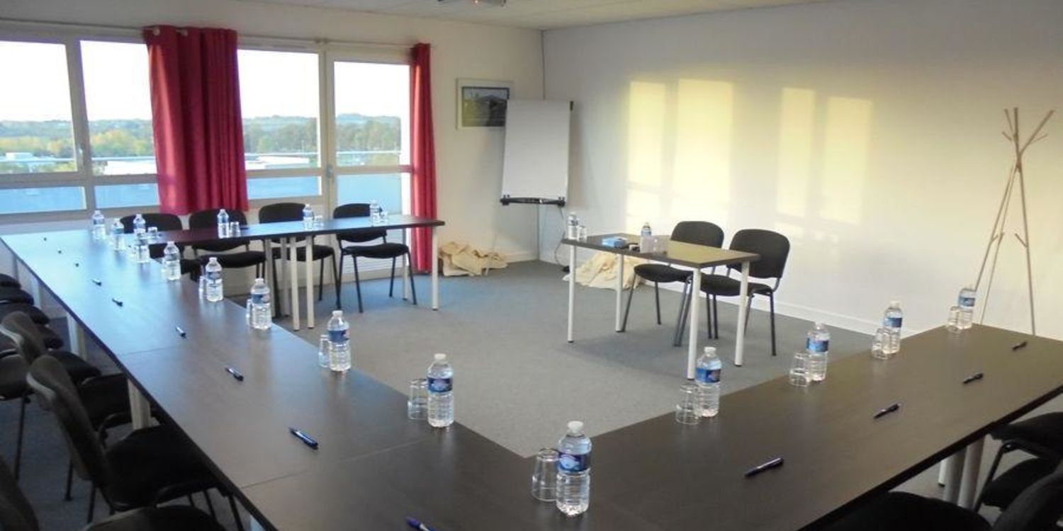 Aviasim Caen, rental_room, Salle de réunion donnant sur terrasse privative de 50 m² avec vue panoramique