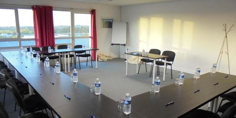 Aviasim Caen, rental_room, Salle de réunion donnant sur terrasse privative de 50 m² avec vue panoramique