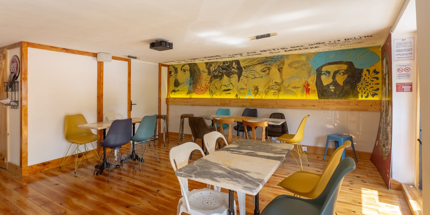 Nullius (fermé), bar