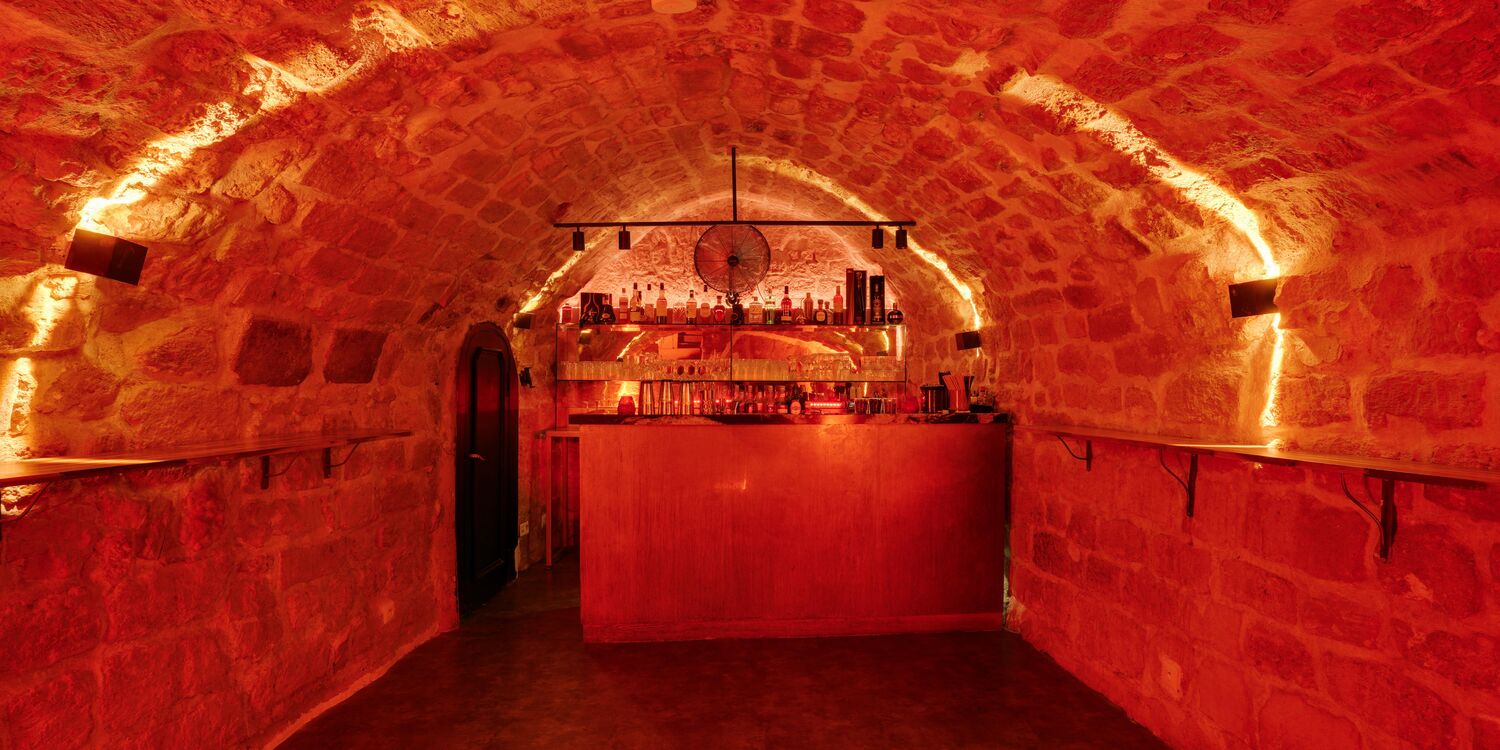 UTOPIA, bar