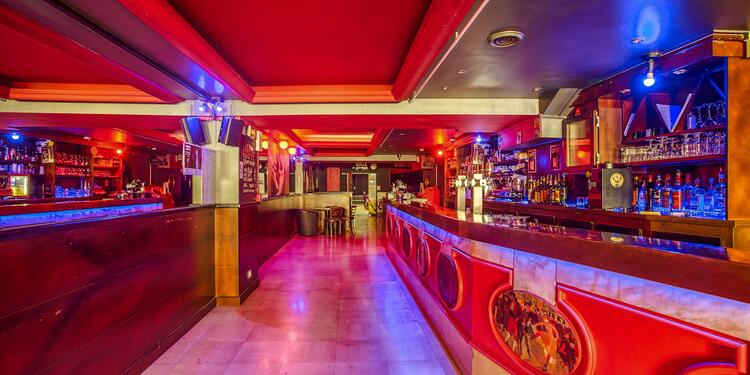 Au Café de Paris, bar