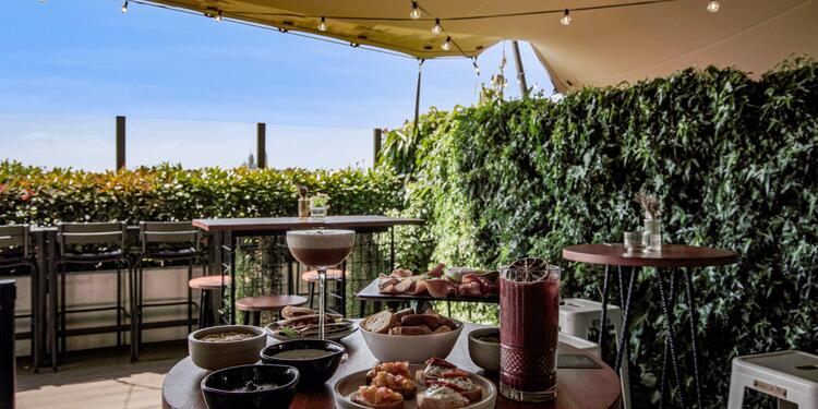 Khayma Rooftop, bar