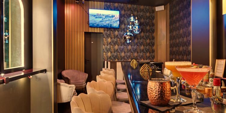 La Perla Club Latino, bar