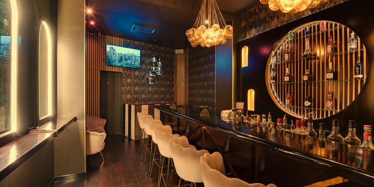La Perla Club Latino, bar