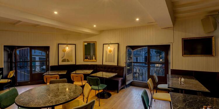 Les 3 Sages, bar