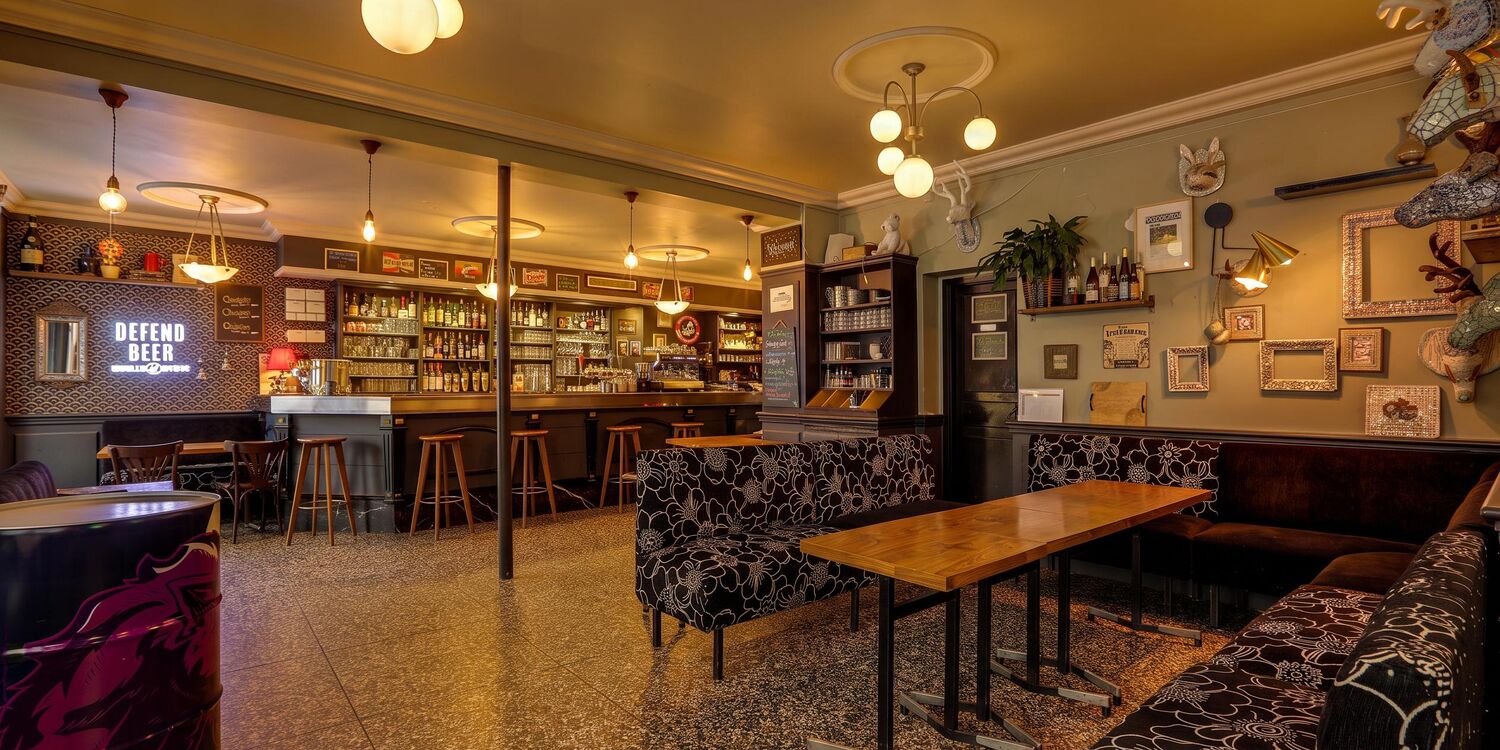 Les Frangines, bar