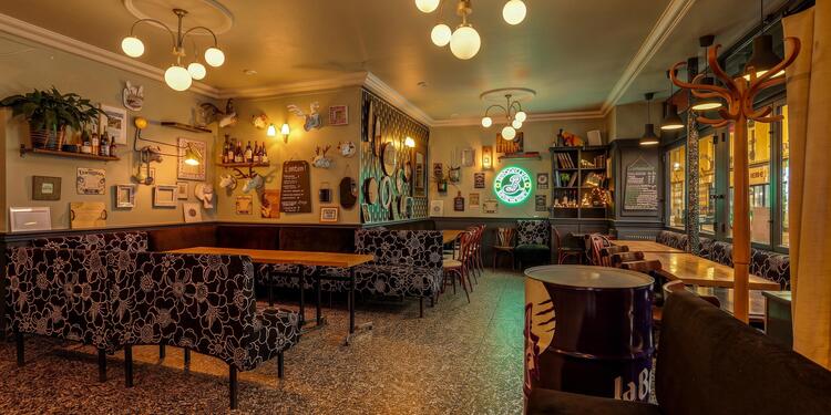 Les Frangines, bar
