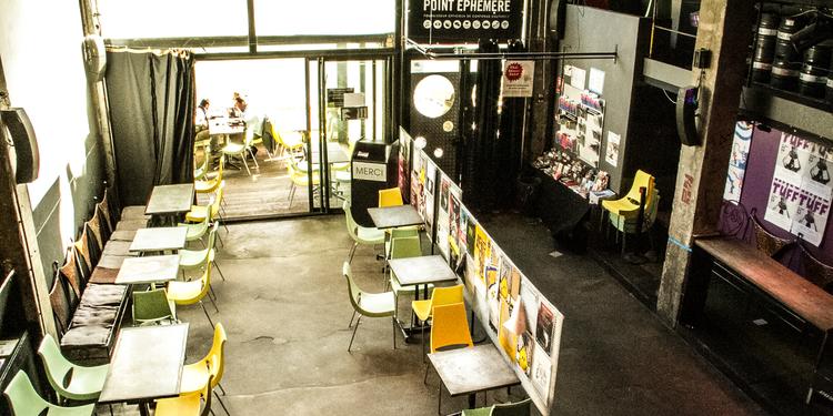 Le Point Éphémère, bar