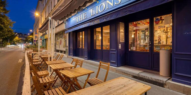 The Lions, bar