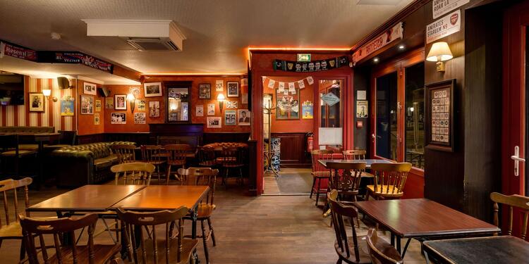 The Lions, bar