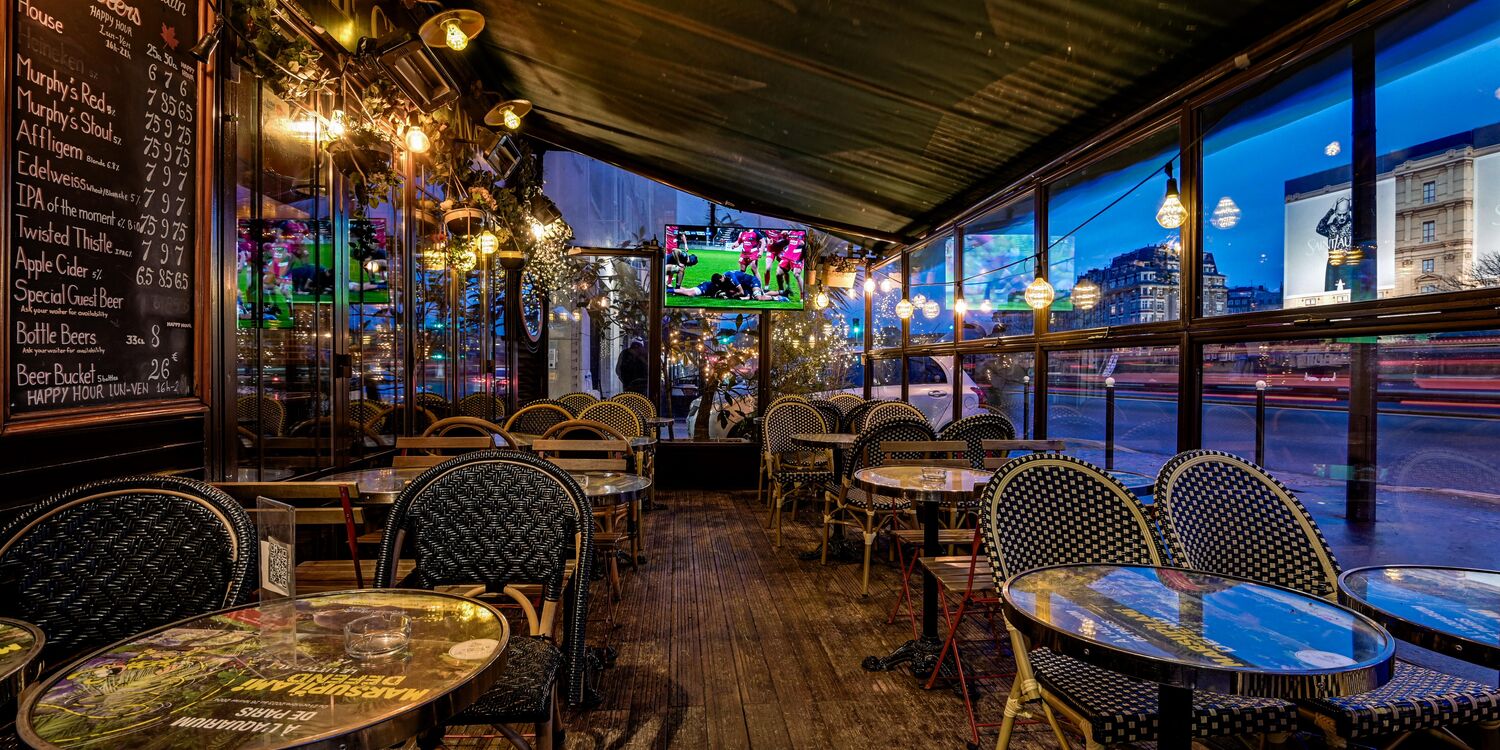 The Great Canadian, bar