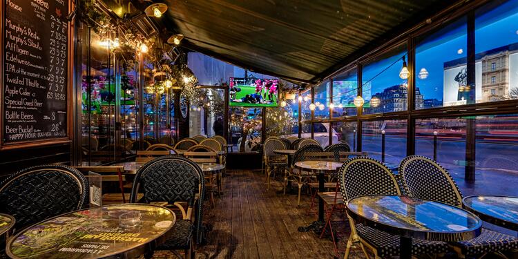 The Great Canadian, bar