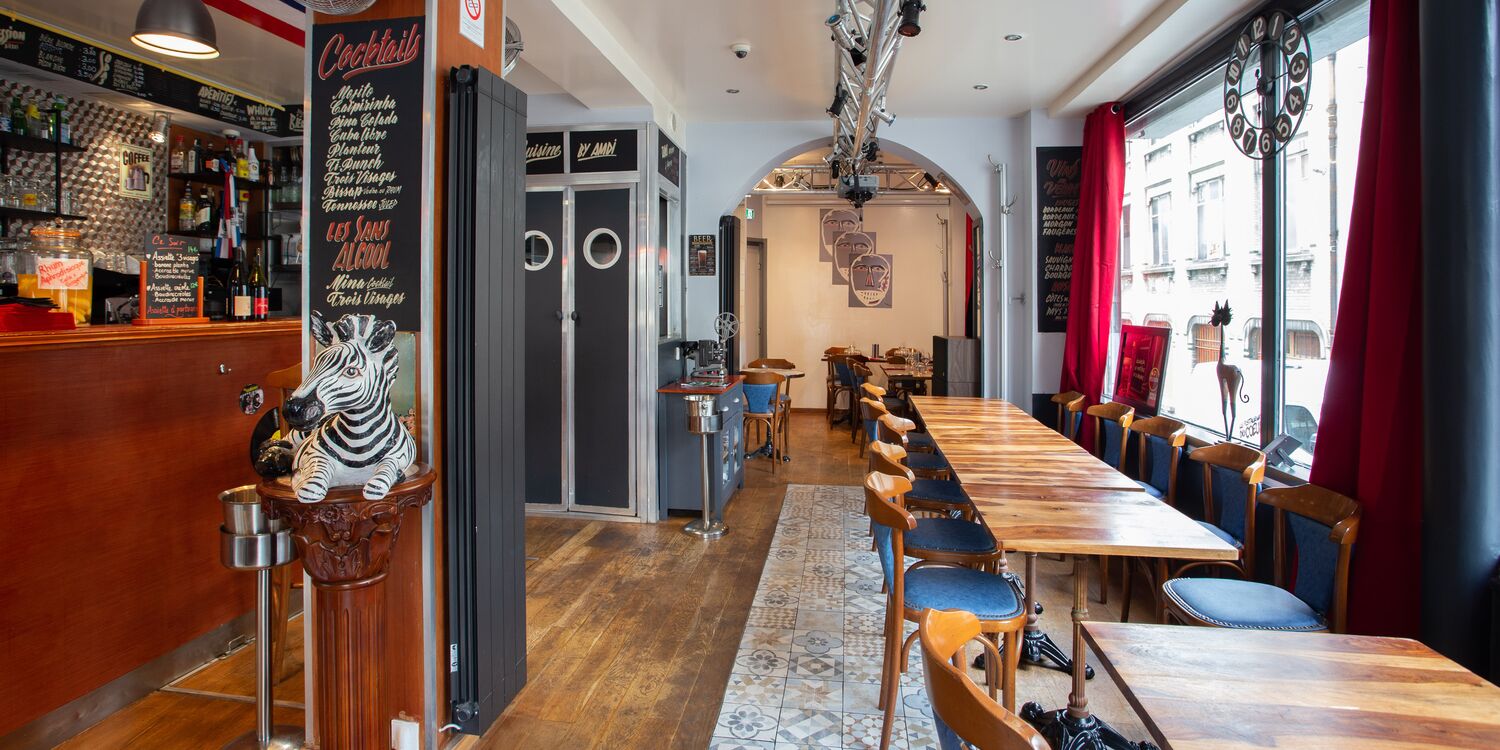 Les Trois Visages, bar