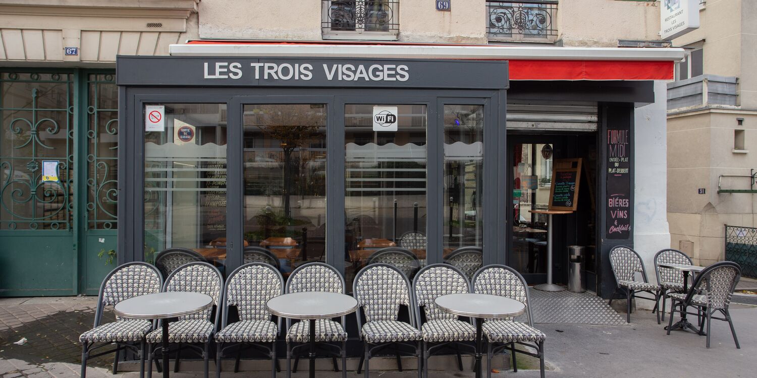 Les Trois Visages, bar
