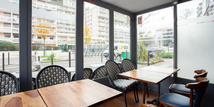 Les Trois Visages, bar