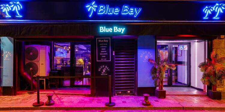 Blue Bay, bar
