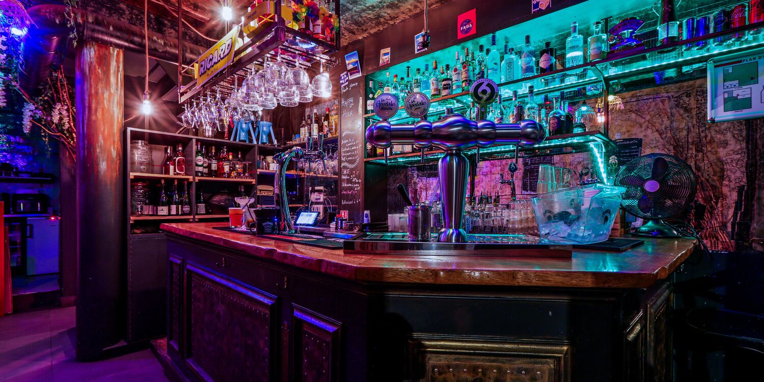 FADA, bar