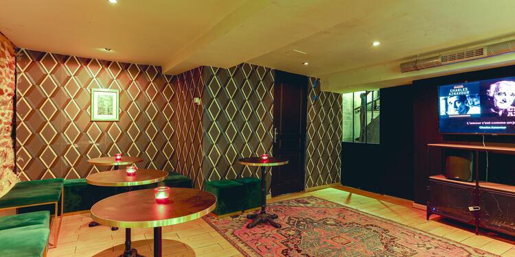 Aux Plaisirs Démodés, bar