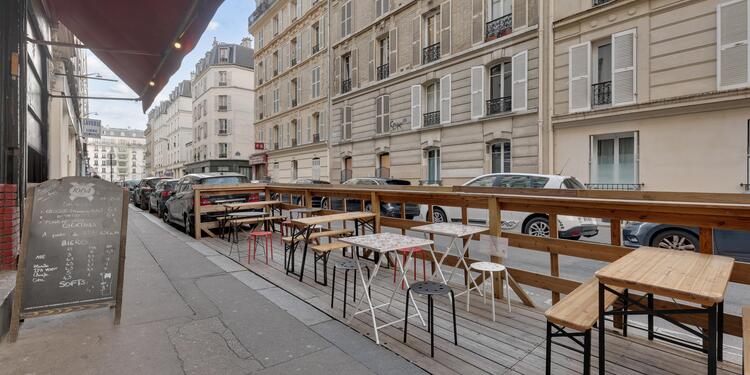 Au Bon Endroit Bar, bar
