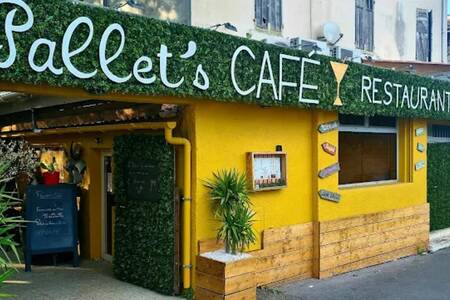 Pallet's Café, Restaurant Marseille La Valentine #0