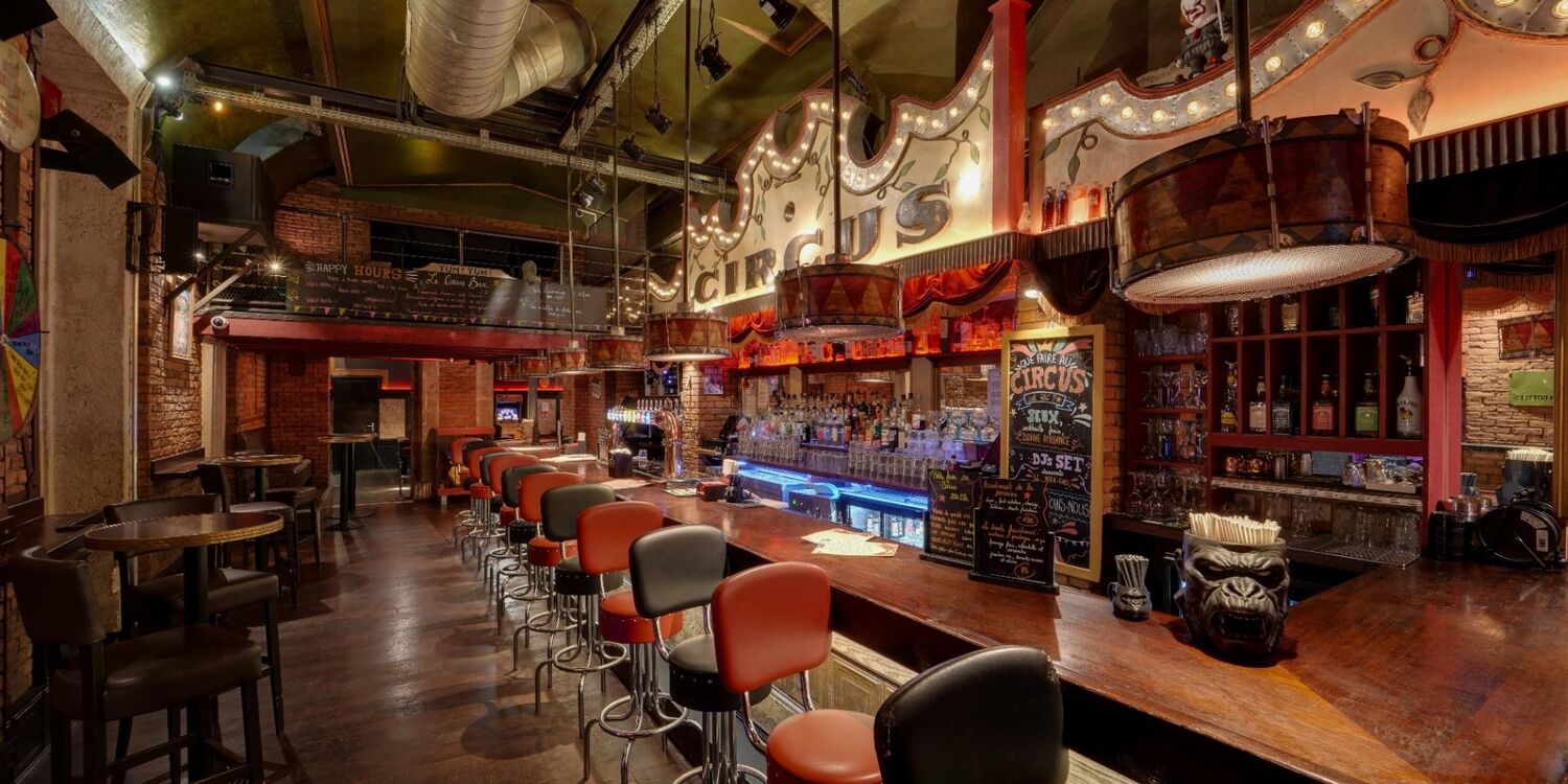 Circus, bar