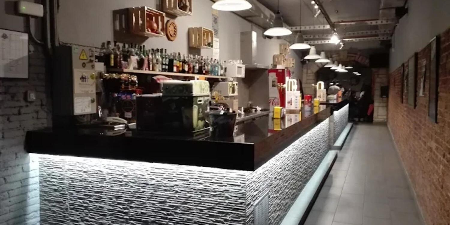 Retruc, bar