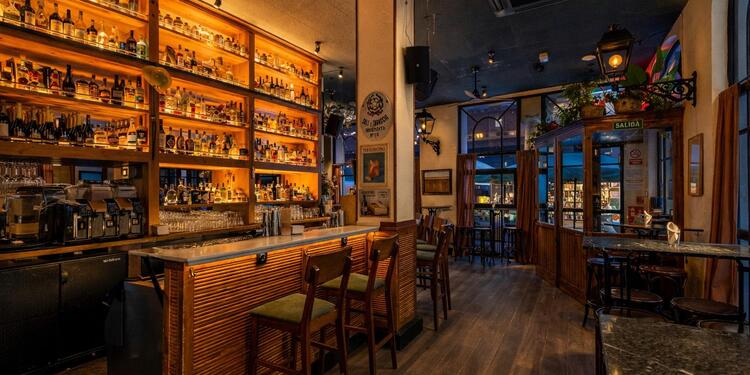 Farola, bar