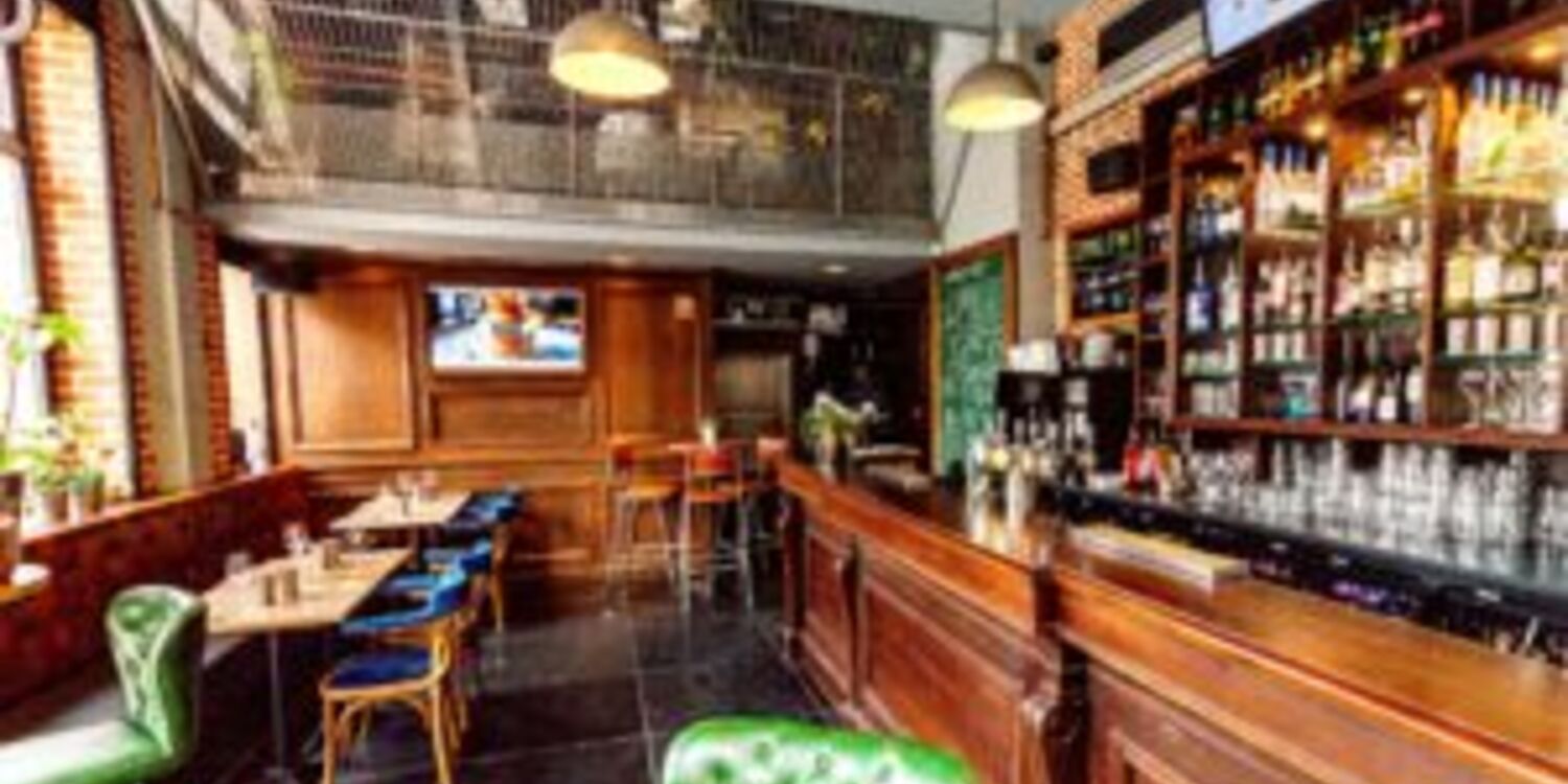 Back House (Fermé), bar, Le comptoir du bar du rez-de-chaussée