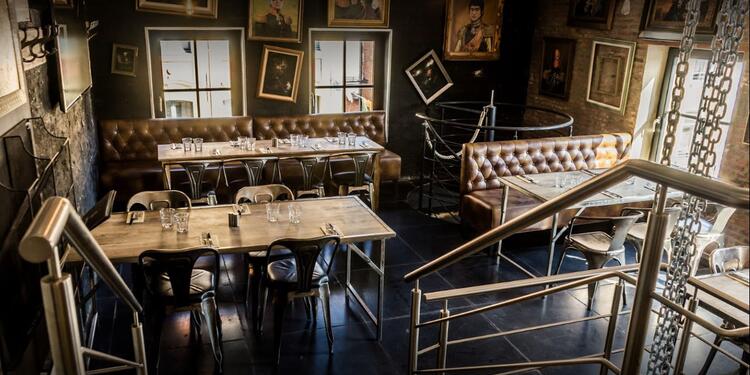 Back House (Fermé), bar, L'élégant espace du 1er étage