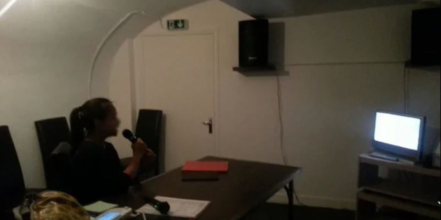 Bar Minato, bar, Un aperçu de la salle de karaoké