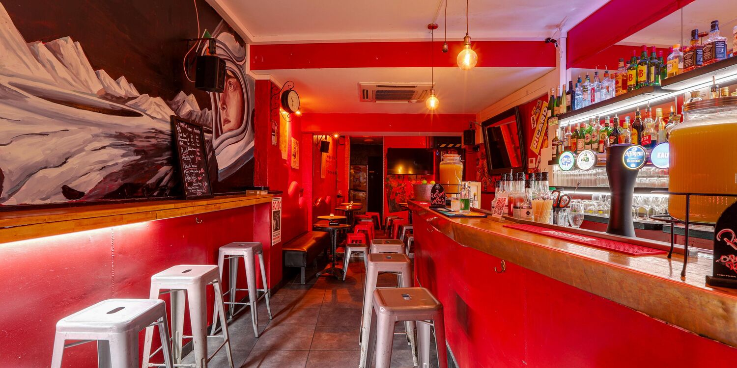 Objectif Lune, bar