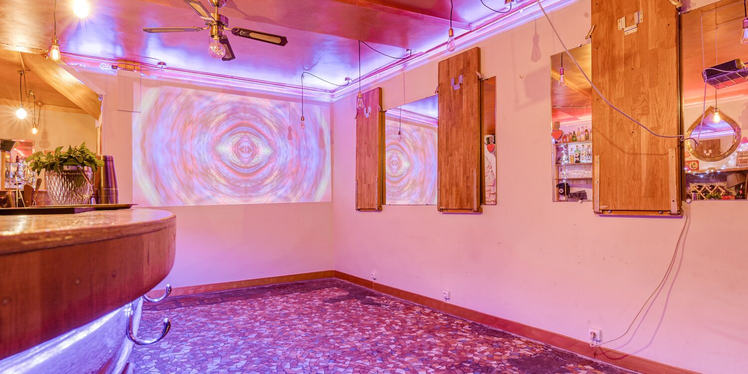 La Soif (Privatisation Totale), rental_room