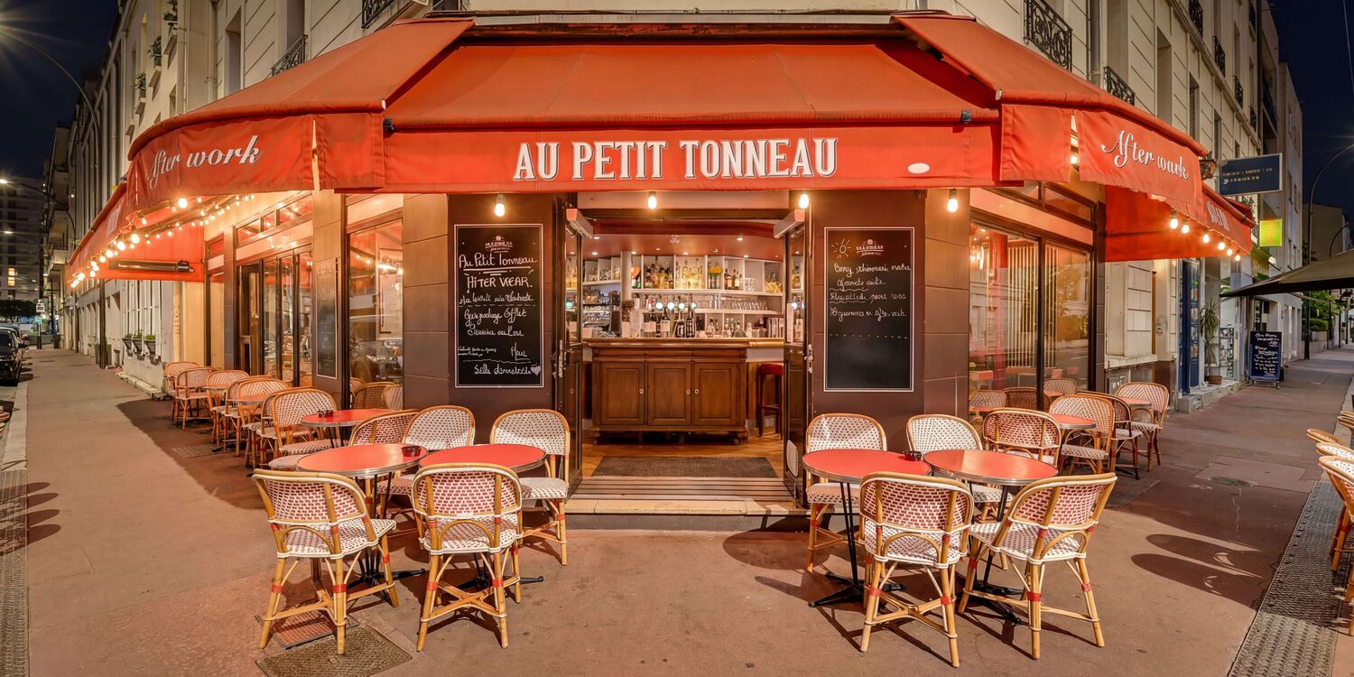 Au Petit Tonneau, bar