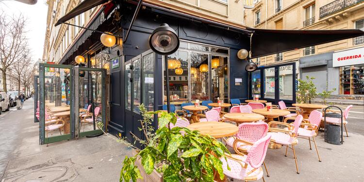 Neuvième Sauvage, bar