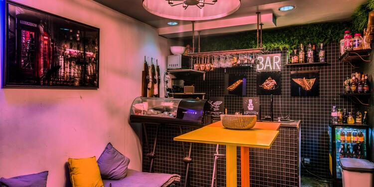 Fury Bar, bar