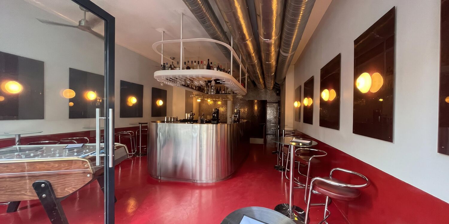 Encore Là, bar