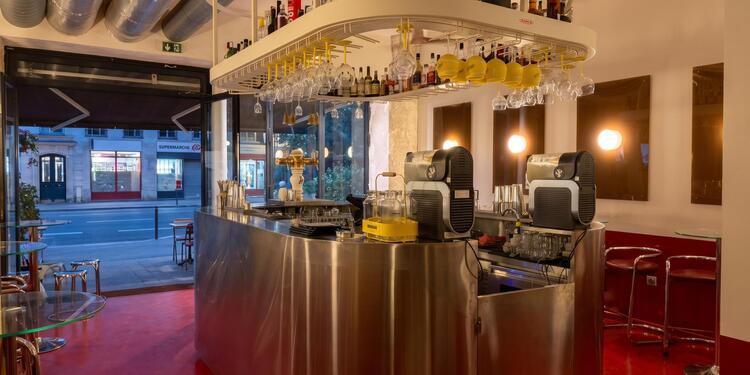 Encore Là, bar