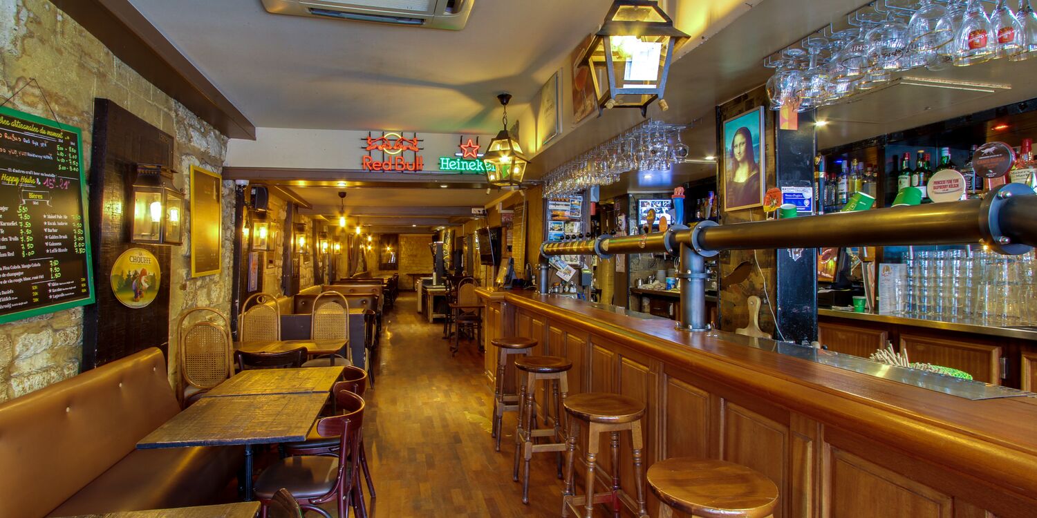 Hall's Beer Tavern, bar