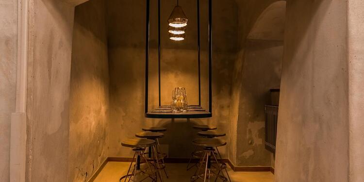 Aux 12 Apôtres, bar