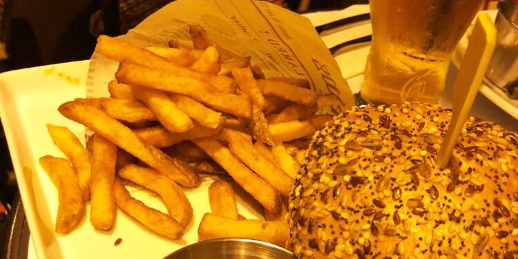 La Tour du Temple (fermé), bar, des plats servis au restaurant...