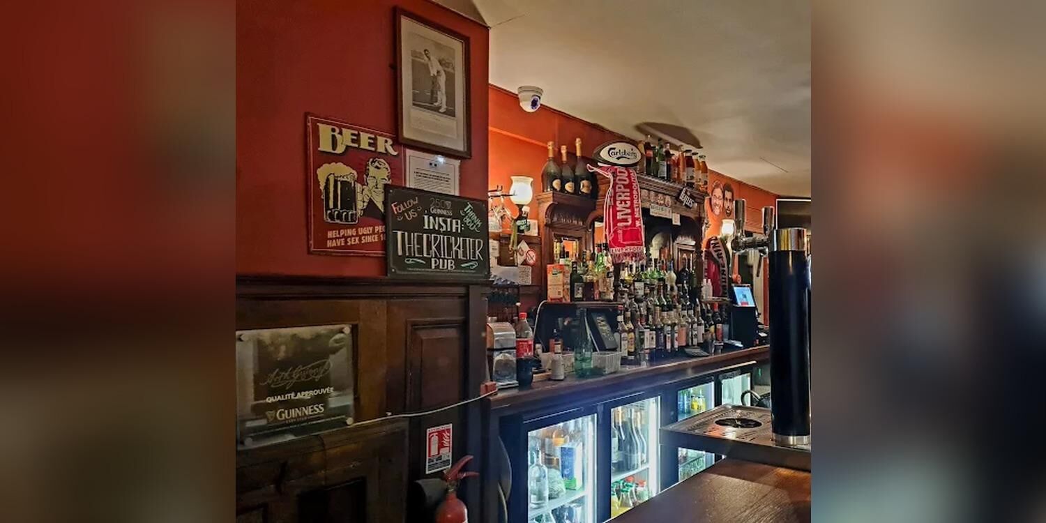 The Cricketer, bar