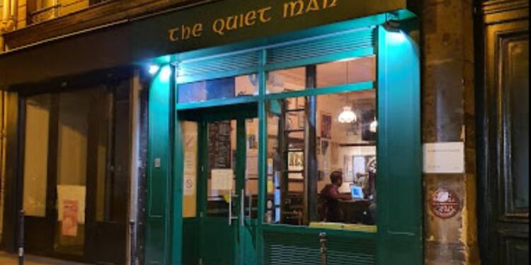 The quiet man (fermé), bar, la façade du bar