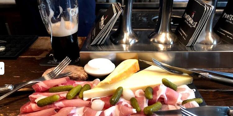 The quiet man (fermé), bar, spécialisé chactuterie