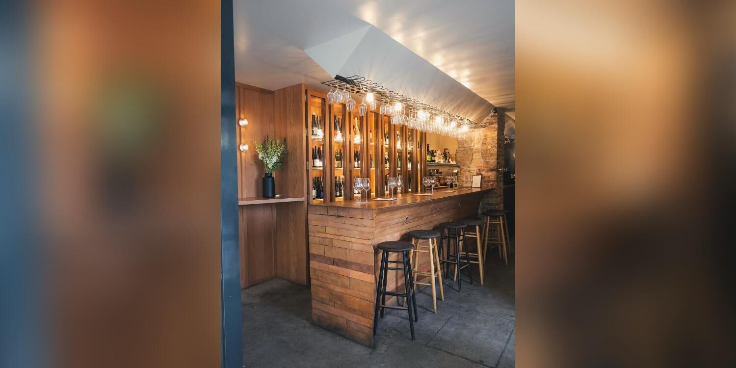 Chez Nous, bar