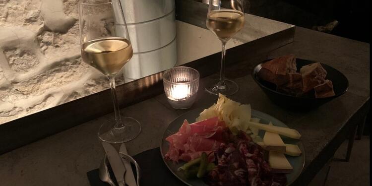 Chez Nous, bar, des plats servis