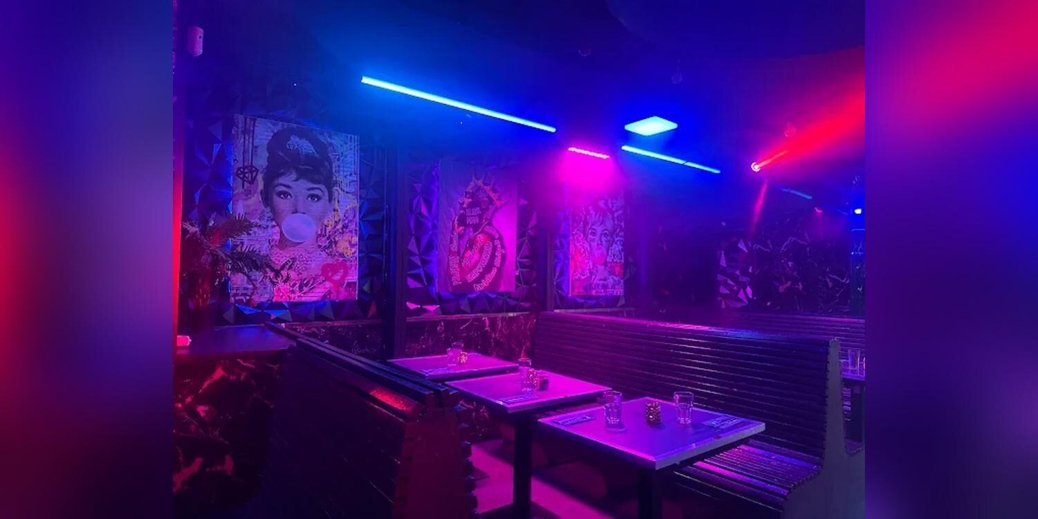 Future 911, bar