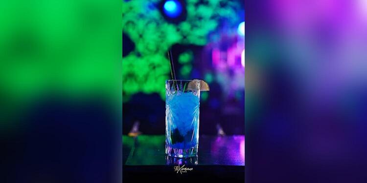 Future 911, bar