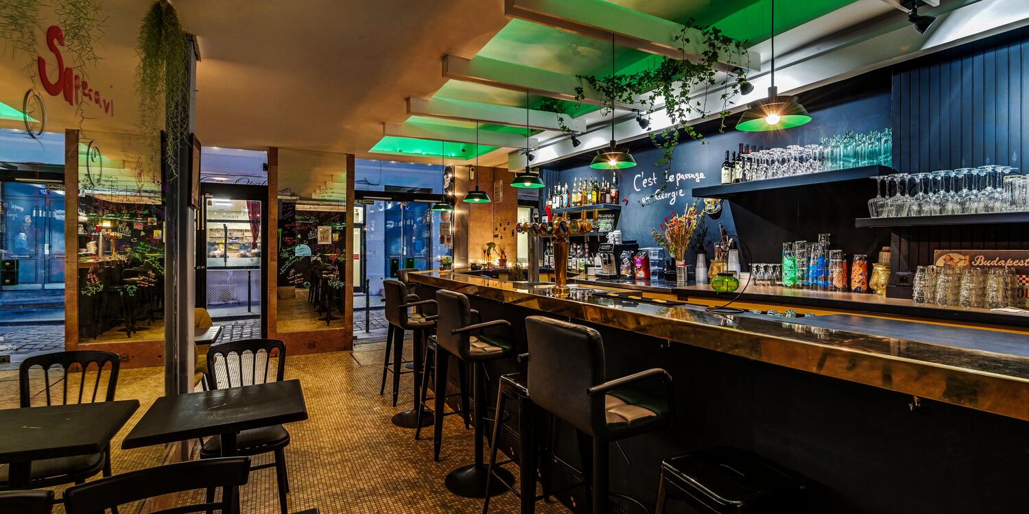 Le passage, bar